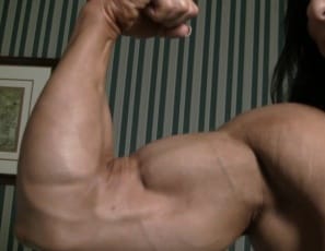 It’s your virtual session with female bodybuilder Angela Salvagno, and she invites you into the bedroom, saying, “I won’t hurt you – not yet!” She shows you how to worship her powerful muscles and poses naked for you, demonstrating awesome muscle control and letting you feel how ripped and vascular her biceps, abs, legs and calves are. Hurting yet?
